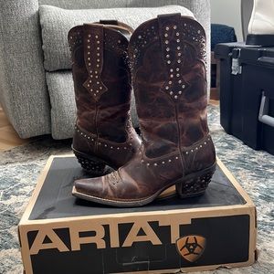 Ariat Women’s Rhinestone Cowgirl Boots size 8 1/2 B Medium Width Like New